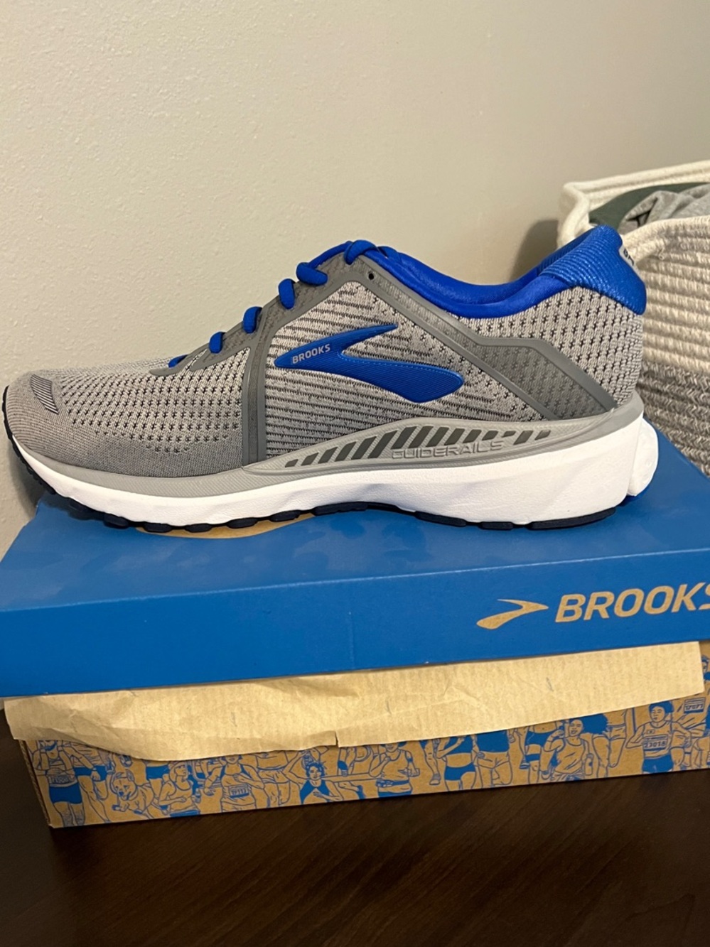 NIB Brooks SIZE 10W Gray and Royal Blue Men's Running Shoes.